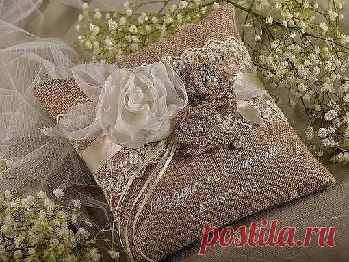 Красивый акцент в интерьере, сделанный из мешковины...