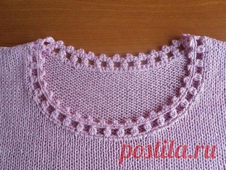 Три простых, но красивых способа обвязки горловины вязанных вещей. 

Обвязка горловины крючком от Svet@u

1-2 ряды: столбики без накида; 
3 ряд: чередуем столбик с накидом и одну воздушную петлю; 
4 ряд: столбики без накида; 
5 ряд: рачий шаг

чаще всего вяжу 1 ряд ст. без н. и "рачий шаг".

В розовой кофточке после ряда ст. без н. вязала , чередуя 3 ст. с н. ( с общей вершиной ) и 3 в.п. Последний ряд : 2 ст. без н. чередовать с пико.
Если обвязка стягивает горловину , во...