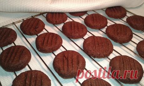 Італійські голубці: Шоколадне печиво з малинового варення без яєць і масла