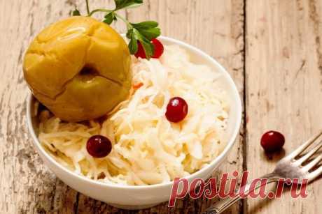 Капуста с яблоками и клюквой на зиму — Домашняя кулинария