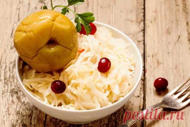 Капуста с яблоками и клюквой на зиму — Домашняя кулинария