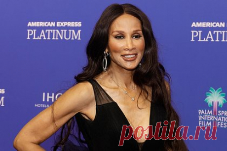 Известная супермодель рассказала о зависимости и анорексии в начале карьеры. Американская супермодель, актриса, певица и бизнесвумен Беверли Джонсон рассказала, что в начале карьеры пережила анорексию и зависимость от наркотиков. Джонсон была первой чернокожей моделью на обложке Vogue, пик ее карьеры пришелся на 1970-е и 1980-е. Тогда, вспоминает модель, она употребляла кокаин и почти не ела.