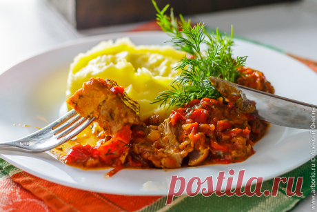 Лесковачка мучкалица - мясо, тушеное с овощами по-сербски | Кулинарные заметки Алексея Онегина