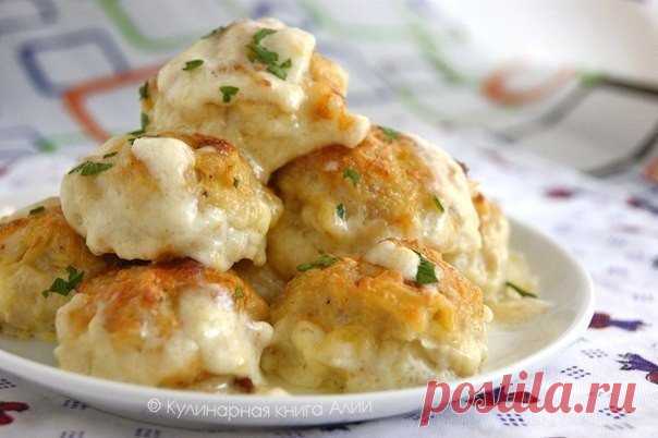 Нежные куриные шарики в сырно-сливочном соусе