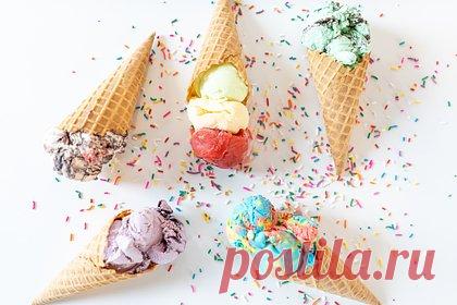 Россиян призвали отказаться от трех продуктов в жару. Диетолог Каландия Шота посоветовала в летнюю жару исключить из меню такие продукты, как красное мясо, кофе и мороженое. По мнению специалистки, жирные сорта мороженого излишне нагружают печень и поджелудочную железу, усложняя работу пищеварительной системы. Также она посоветовала отказаться от кофе и красного мяса.