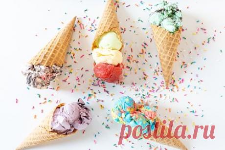 Россиян призвали отказаться от трех продуктов в жару. Диетолог Каландия Шота посоветовала в летнюю жару исключить из меню такие продукты, как красное мясо, кофе и мороженое. По мнению специалистки, жирные сорта мороженого излишне нагружают печень и поджелудочную железу, усложняя работу пищеварительной системы. Также она посоветовала отказаться от кофе и красного мяса.