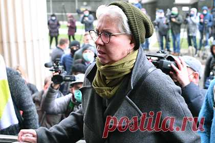 Сестра Михаила Ефремова рассказала о связанной с домом детства актера угрозе. Семью российского актера Михаила Ефремова могут лишить земельного участка под Москвой. О связанной с домом детства актера угрозе рассказала сестра артиста Анастасия Ефремова. Особняк на участке в 20 соток построил их отец, народный артист СССР Олег Ефремов. Однако территория всегда принадлежала кооперативу.