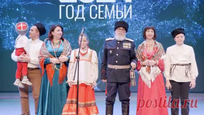 В разных городах страны зажгли огонь семейного очага с выставки "Россия". На главной уличной сцене выставки "Россия" зажегся семейный очаг "Сердце России". После этого лампады с частичкой пламени доставили в другие города страны. Об этом сообщает официальный Теlegram-канал форума. ...