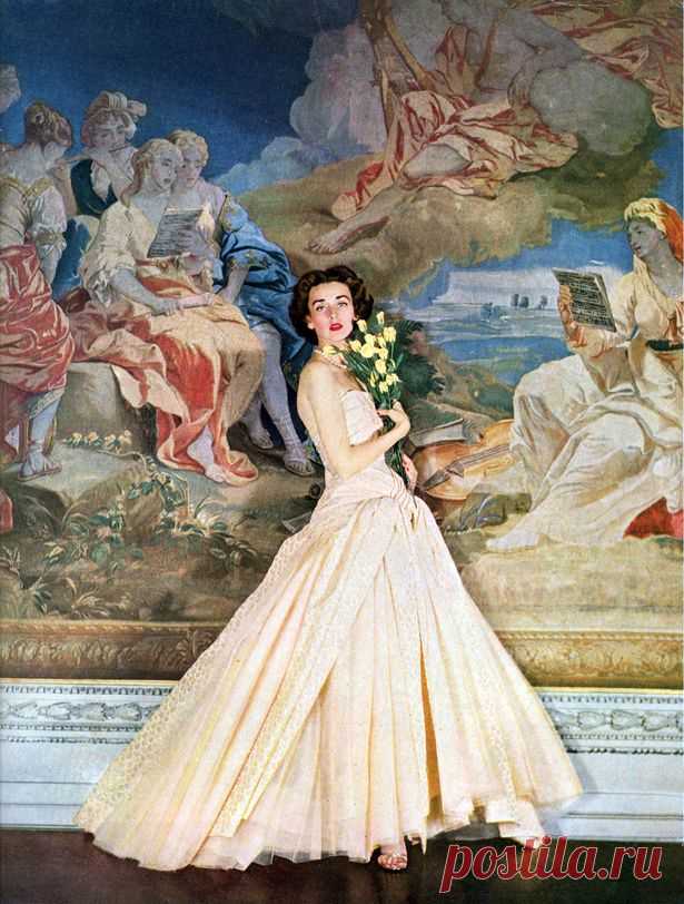 Dorian Leigh in Modess ad, 1952