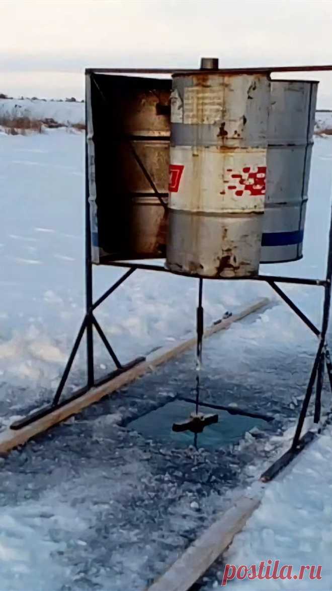 Увидел сооружение из половинок бочек на платном водоеме. Что это такое и для чего используется?... В Сибири наступило глухозимье, в связи с чем поиск рыбы стал более затруднительным. Рыболовы начинают искать более-менее активную рыбу на более глубоких водоемах.
