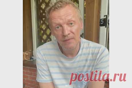 Алексей Серебряков попросил поклонников о помощи. Российский актер Алексей Серебряков записал видеообращение к поклонникам, рассказав, что некто завел страницу в Instagram от его имени и активно общается через с нее с поклонниками и коллегами артиста. При этом самого Серебрякова нет в одной из соцсетей. Актер попросил массово пожаловаться на фейк.