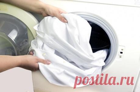 СЕКРЕТ БЕЛЫХ ВЕЩЕЙ


Сегодня я поведаю вам супер лёгкий рецепт вечно белых вещей!
Этот способ также подойдет молодым мамочках,вечно мучающимися с пеленками и вещами маленьких безобразников)
И так нам понадобятся собственно,белые вещи( маечка,нижнее белье,детские пеленки да что угодно,что требует идеальной чистоты) и вы убедитесь,что данный способ вернет вашему белью белизну без химозных отбеливателей.
Далее нам понадобится: хозяйственное мыло и KMnO4 (марганцовка)
Берем на...