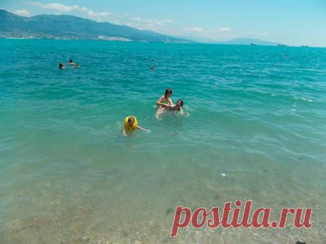 Море, море  мир бездонный...
А водичка просто супер... совсем не холодная...внуки и меня затащили в воду 

#отдыхаемсемьей #отдыхуморя #моресолнце