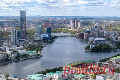 В Екатеринбурге появится технопарк. В Екатеринбурге рядом с кампусом Уральского федерального университета (УрФУ) появится технопарк электронной промышленности. Ранее на этом месте планировалось строительство городского зоопарка. Производственные и лабораторные помещения расположатся на 16 гектарах земли, которые выделили под проект.