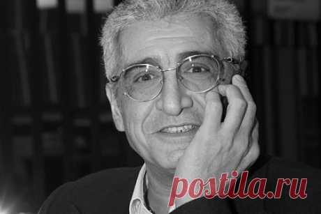 Умер режиссер и продюсер Давид Кеосаян. Умер режиссер, сценарист, продюсер и член Академии «Ника» Давид Кеосаян, который был старшим братом кинематографиста и ведущего Тиграна Кеосаяна. Об этом главный редактор RT Маргарита Симоньян сообщила в своем Telegram-аккаунте. Она не уточнила причину смерти. Кеосаяну был 61 год.