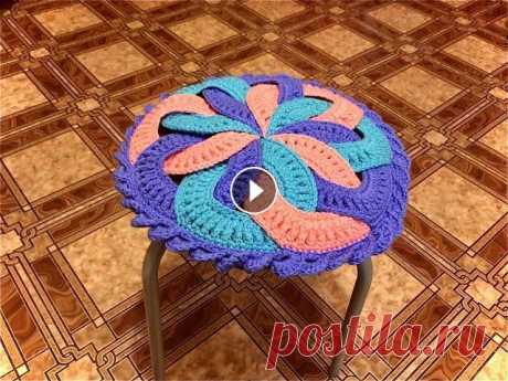Оригинальная сидушка для стула крючком/Original crochet chair seat Вяжем очень красивый чехол для круглого стула.Работа получается быстро, одно удовольствие вязать. По тому же принципу можно вязать салфетки, прихватки...