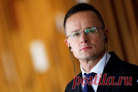 Венгрия отказалась от вето на новый пакет антироссийских санкций ЕС. Венгрия не будет блокировать 13-й пакет антироссийских санкций ЕС, потому что все противоречащие интересам Будапешта пункты были вычеркнуты были вычеркнуты в ходе переговоров с европейскими представителями. Об этом заявил глава МИД Венгрии Петер Сийярто, отметив, что ЕС принимает неправильное решение.