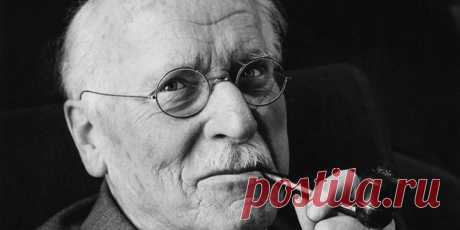 «Нет, мы вступаем во вторую половину жизни крайне неподготовленными; хуже того, мы делаем это, находясь под влиянием ложных представлений наших прежних истин и идеалов. Мы не можем прожить вечер жизни по той же самой программе, что и утро, потому что того, чего много утром, будет мало вечером, а то, что верно утром, вечером будет уже неверно». — Карл Густав Юнг Из новой книги Барбары Шер &quot;Лучше поздно, чем никогда. Как начать новую жизнь в любом возрасте&quot; (