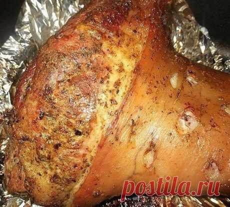 5 ВКУСНЕЙШИХ ВТОРЫХ БЛЮД 

1.Пьяная рулька.
2.Буженина по-домашнему 
3. Котлетки с картошкой в сметанно-томатном соусе! 
4.Мясные рулетики с картошкой в сливках
5.Курочка в кефире

1.Пьяная рулька.

Ингредиенты:

рулька свиная 1.5 кг
морковь 0.5 шт
шпиговать
зубчик чеснока 5 шт
шпиговать
масло подсолнечное без запаха по вкусу
смесь перцев по вкусу
соль по вкусу
приправы по вкусу по вкусу
горчица острая по вкусу
пиво светлое 500 мл

Приготовление:

Рульку обмыть и обсушить…...