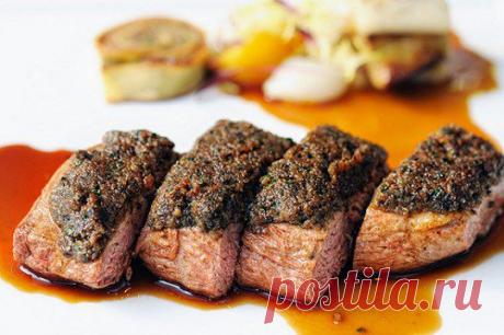 Вообще утиное мясо с апельсинами это классическое сочетание, но в этом рецепте оно раскрывает себя по новому благодаря свекле. Мясо получается очень сочным и ароматным.