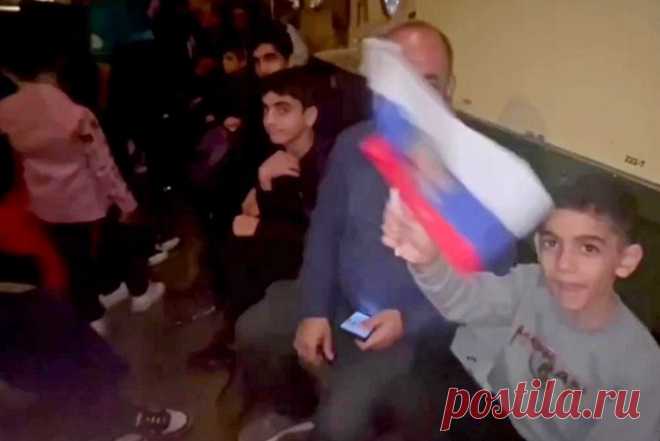 Спецборт МЧС с 117 россиянами вылетел из Каира в Москву. Всего из сектора Газа эвакуировано более 550 человек.