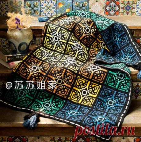 Вязаный плед из квадратных мотивов