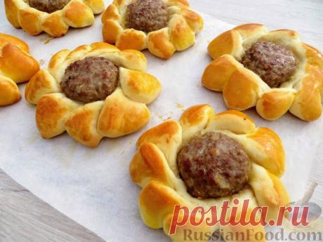 Рецепт: Булочки-цветочки с мясными котлетами на RussianFood.com