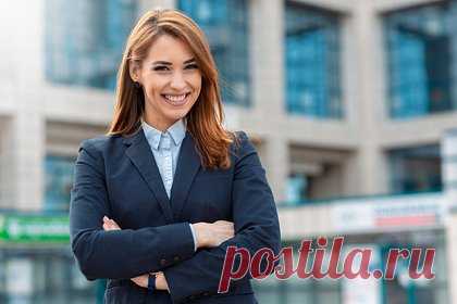 Россиянам раскрыли главные правила выбора одежды для удачного собеседования. Российский стилист-имиджмейкер Анна Морозова раскрыла главные правила выбора одежды для удачного собеседования. По словам эксперта, менеджеру по подбору персонала может показаться неуместным, если соискатель наденет на интервью яркие наряды. Поэтому она посоветовала изучить дресс-код компании.