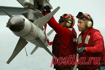 Украинские МиГ-29 получили американские ракеты AGM-88 HARM. Истребители четвертого поколения Воздушных сил Украины МиГ-29 советского производства получили американские противорадиолокационные ракеты AGM-88 High-speed Anti-Radar Missile (HARM). Об этом сообщает The Drive. Издание обратило внимание на снимок украинского МиГ-29 с подвешенной под крыло ракетой AGM-88 HARM.