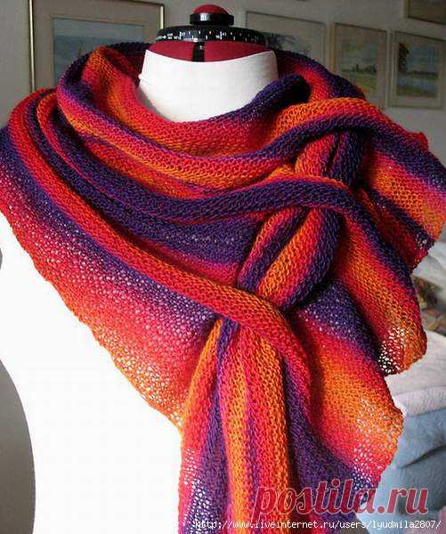 Шаль с прорезями спицами от Alpis Farbenrausch (ravelry.com)