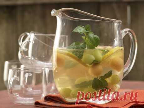 БЕЛАЯ *САНГРИЯ* С ВИНОГРАДОМ И ДЫНЕЙ