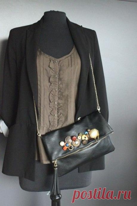 Пуговки и старая сумка - Декор