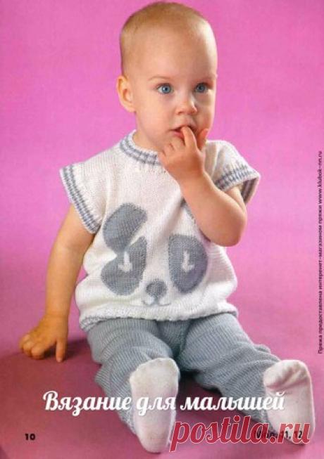 Костюм "Панда" на мальчика, спицами

РАЗМЕРЫ: 9-12 месяцев
ВАМ ПОТРЕБУЕТСЯ: пряжа Brilliant (45% шерсть ластер, 55% акрил, 380 м/ 100 г) - по 100 г серого и белого цветов
-спицы №2 и №3
-круговые спицы №2

ОПИСАНИЕ
Вязание для малышей дети
Лицевая гладь: лиц. ряды - лиц. петли, изн. ряды - изн. петли.
Плотность вязания: 27 п. х 44 ряда = 10 х 10 см.
ШТАНИШКИ 
Для одной штанины наберите на спицы №3 вспомогательной нитью 74 п. и вяжите серой нитью 20 рядов лиц. гладью для по...