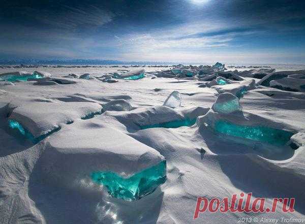 Ледяной хрусталь Байкала. Icy Crystal of Lake Baikal.