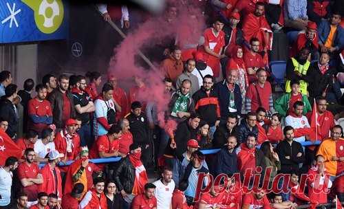 Турецкий фанат разбил телевизор из-за жестокого розыгрыша 16.06.2016 / Жена не дала болельщику посмотреть поединок против Хорватии, за что он отыгрался на технике / Футбол / sport.ua