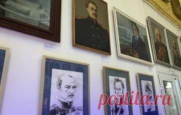 В Архангельске открылась выставка портретов моряков от матросов до адмиралов. Представленные в экспозиции портреты написаны в разных техниках