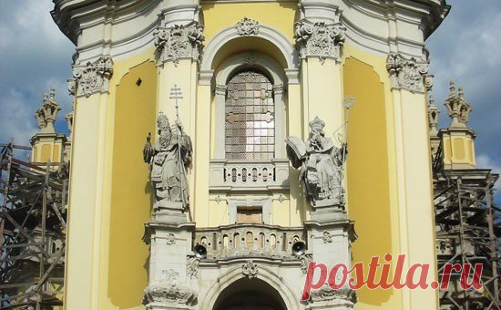 Собор «Собор святого Юра» — по адресу площадь Святого Юра, 5