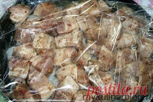 Шашлык в духовке на луковой подушке