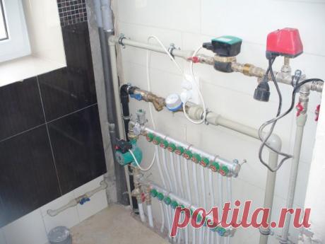 Теплый пол водяной Водяные или гидравлические, полы — самый распространенный вид утепленных полов. Во-первых, водяной пол ниже в цене при установке и последующей эксплуатации. Во вторых – его можно сделать своими руками, не прибегая к помощи профессиональных укладчиков, а значит – снизить затраты. В третьих – водяной пол считается более безопасным для человеческого здоровья, по сравнению, например, с […]