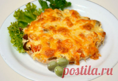 Мясо под сыром запекаем сразу с картошкой: гарнир больше не нужен