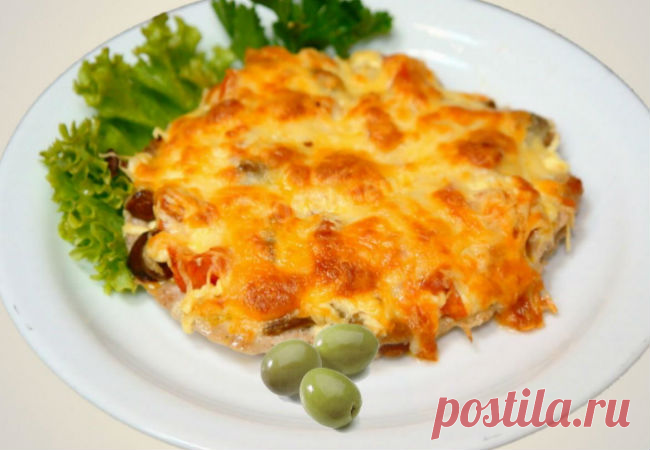 Мясо под сыром запекаем сразу с картошкой: гарнир больше не нужен