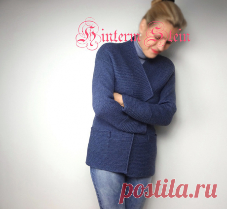 Запись на стене Жакет от Ютты(Добавляйте фото своих подобных работ)Начало вязания-с задней части воротника, набираем на доп.нить и вяжем платочкой, по краю I-cord. Получаем часть воротника между плечевыми швами. Набираем на доп.нить плечи(два), соединяем плечо, присоединяем часть воротника, второе плечо и вяжем спинку.Спинка такая интересная - с убавлениями, которые начинаются на ширине воротника и заканчиваются, когда между линиями остаётся 3 петли...