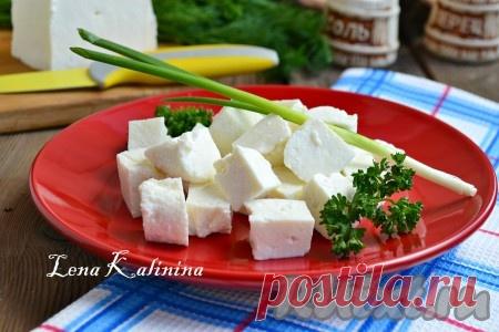 Как сделать брынзу в домашних условиях - рецепт с фото Хочу рассказать вам о том, как сделать брынзу в домашних условиях. Этот рецепт простой, с натуральными ингредиентами, без пепсина. Брынза получается очень вкусной, с нужной структурой. Готовить этот сыр лучше небольшими порциями и сразу использовать в салатах, начинках для пирогов и т.д. Из ...