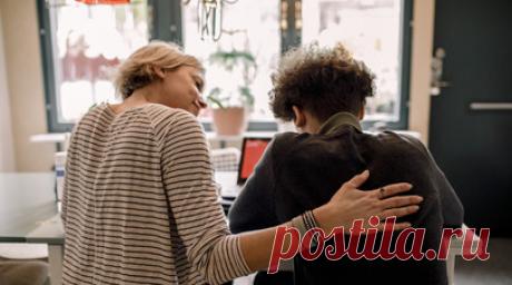 Психолог Дерябин назвал минусы денежного поощрения за школьные оценки. Психолог Богдан Дерябин рассказал о минусах метода поощрения детей деньгами за достижения в учёбе. По словам эксперта, так ребёнок быстро теряет мотивацию получать знания без оплаты. Читать далее