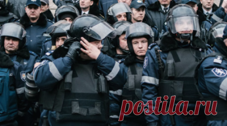 В Кишинёве полиция выгоняет встречающих Гуцул людей из аэропорта на улицу. В Кишинёве сотрудники полиции выгоняют встречающих главу Гагаузии Евгению Гуцул людей из здания аэропорта на улицу. Читать далее