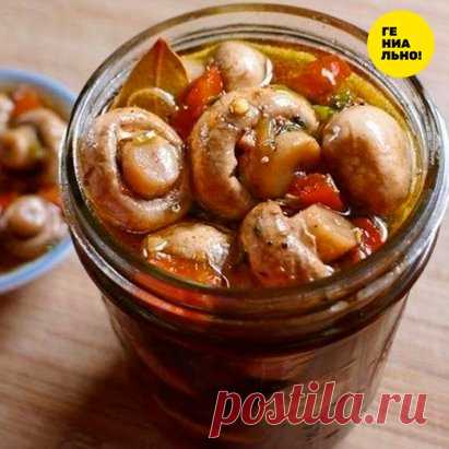 Сочные, пряные и очень вкусные маринованные шампиньоны! Изюминка вашего стола!
БЫСТРЫЕ МАРИНОВАННЫЕ ШАМПИНЬОНЫ
Ингредиенты:
-500 гр. свежих шампиньонов.
-3 зубчика чеснока.
-1 репчатый лук среднего размера.
-1/2 красного болгарского перца, и нарезать кубиками
Для маринада:
-1 л.воды
-Лавровый лист -1 шт,
-черный перец горошком - 5 зерен,
-сушеный майоран.
-Столовый уксус 9% - 80 мл.
-Соль - 1,5 ч. л. и сахар - 1 ст. ложка.
-1 столовая ложка оливкового масла
Приготовление:
...