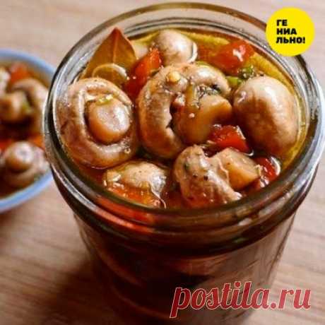 Сочные, пряные и очень вкусные маринованные шампиньоны! Изюминка вашего стола!
БЫСТРЫЕ МАРИНОВАННЫЕ ШАМПИНЬОНЫ
Ингредиенты:
-500 гр. свежих шампиньонов.
-3 зубчика чеснока.
-1 репчатый лук среднего размера.
-1/2 красного болгарского перца, и нарезать кубиками
Для маринада:
-1 л.воды
-Лавровый лист -1 шт,
-черный перец горошком - 5 зерен,
-сушеный майоран.
-Столовый уксус 9% - 80 мл.
-Соль - 1,5 ч. л. и сахар - 1 ст. ложка.
-1 столовая ложка оливкового масла
Приготовление:
...