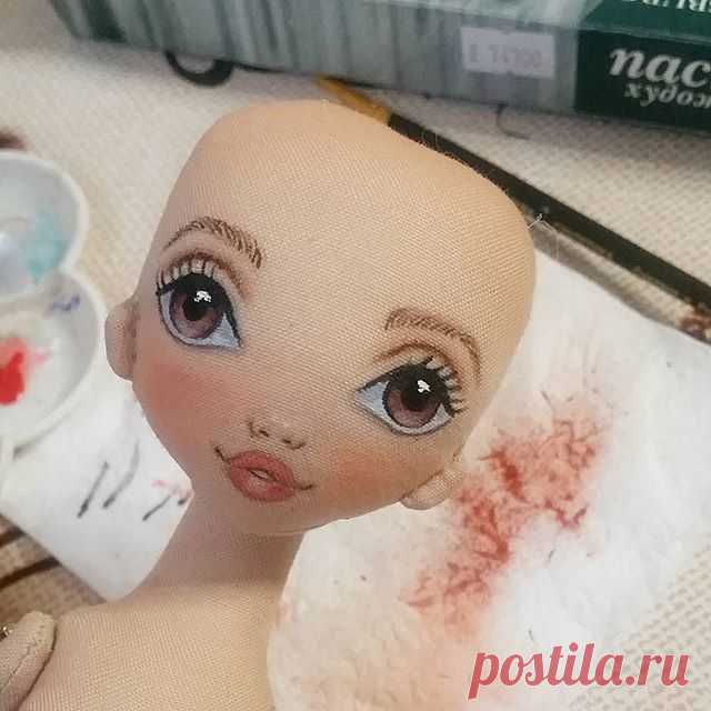 Выходим на финишную прямую... #torrytoys #процесс #текстильнаякукла #кукларучнойработы #кукланазаказ #коллекционнаякукла #авторскаякукла