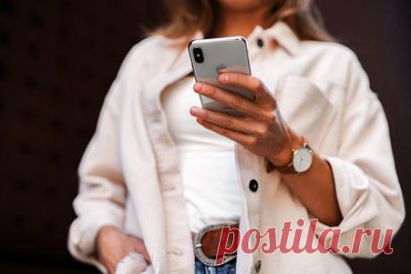 В сети предупредили о мошенничестве с «нейро-Собчак». В сети заметили рекламу мошеннических действий, в которой используется голос журналистки Ксении Собчак, сгенерированный с помощью нейросети. Такие ролики были обнаружены на YouTube. По словам авторов Telegram-канала «Кибервойна», в них используют голос журналистки, созданный с помощью искусственного интеллекта.