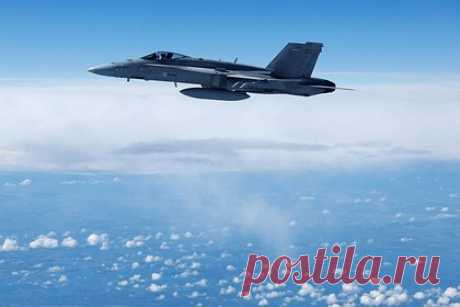 Американский пилот объяснил риски для украинских летчиков F-16. Бывший пилот F/A-18 Hornet морской пехоты США Том Рихтер заявил, что возможности украинских летчиков, которые будут управлять истребителями F-16, будут ограничены из-за сложности с переобучением. По его словам, подготовить украинских летчиков будет крайне сложно. «По сути, их бросят прямо в огонь», — сказал Рихтер.